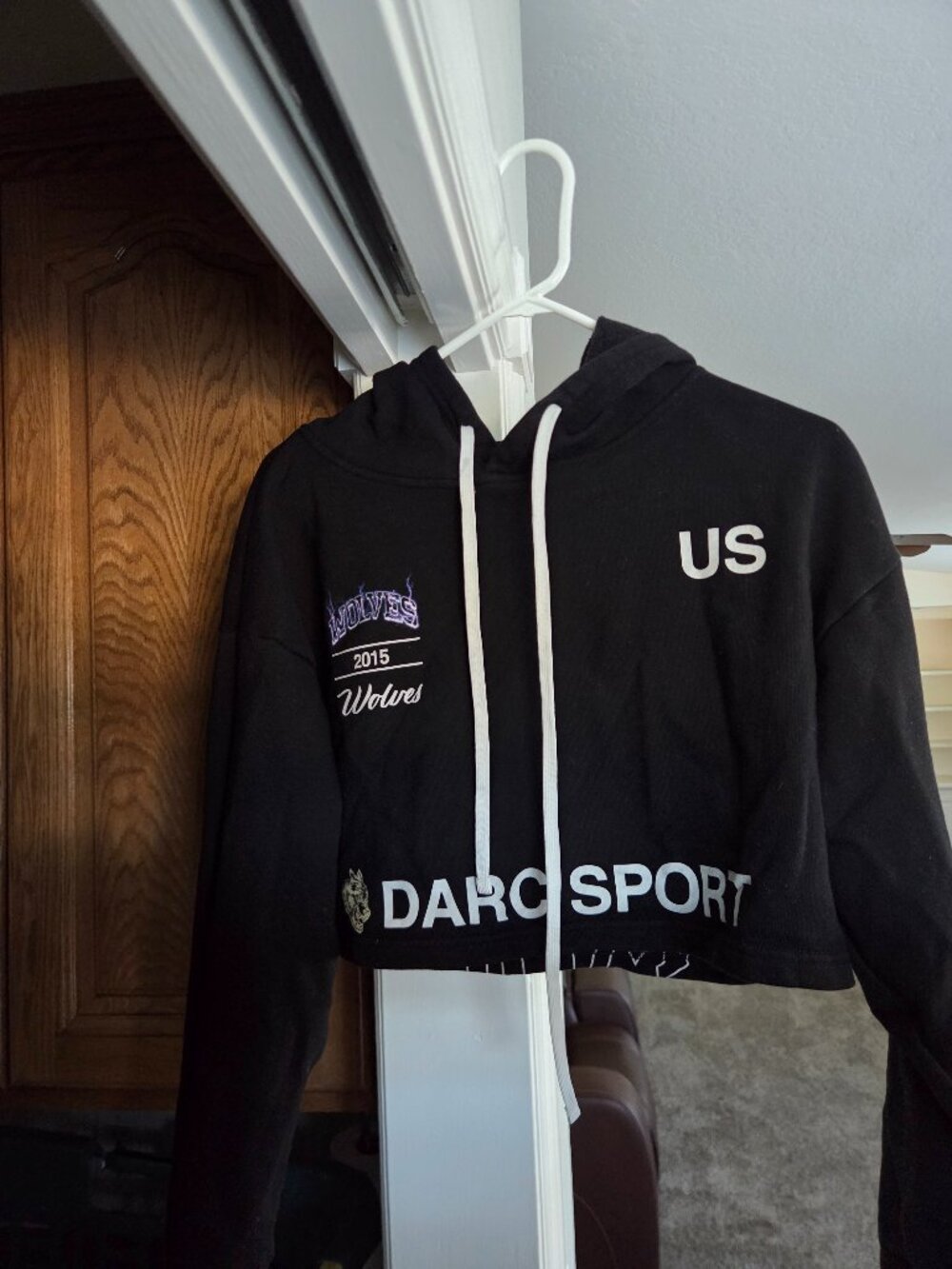 Darc Sport "Wolves" crop top hoodie